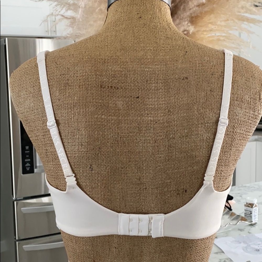 Lace vs bra - Picture 3 of 3